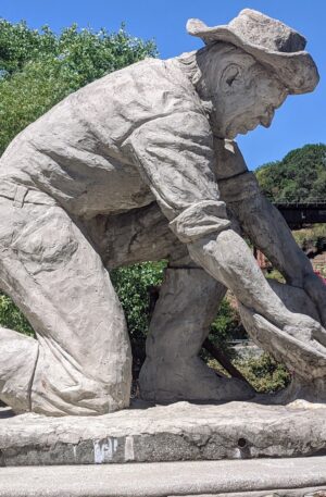 Claude-Chana-Sculpture-Old-Town-Auburn-1