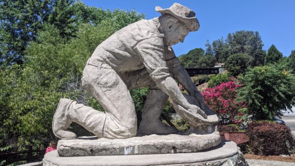 Claude-Chana-Sculpture-Old-Town-Auburn-1