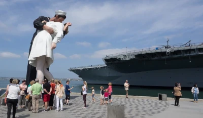 Unconditional Surrender statue on San Diego Harbor Scavenger Hunt Walking Tour