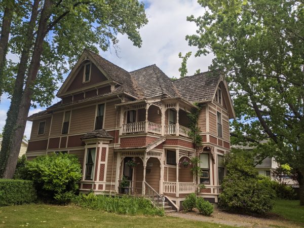 victorian house in Corvallis Oregon