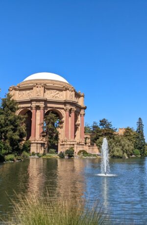 San Francisco Palace of Fine arts and lagoon