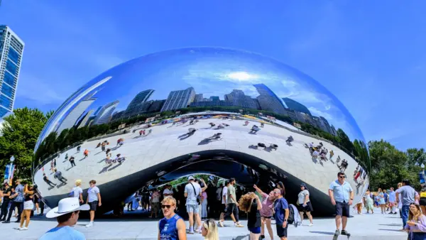 Chicago Loop and Millennium Park Scavenger Hunt Walking Tour