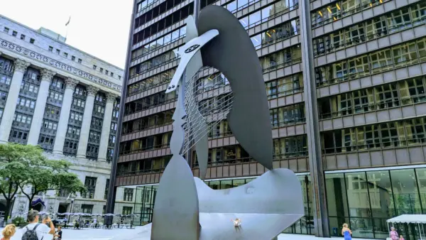 Chicago Loop and Millennium Park Scavenger Hunt Walking Tour - Image 3