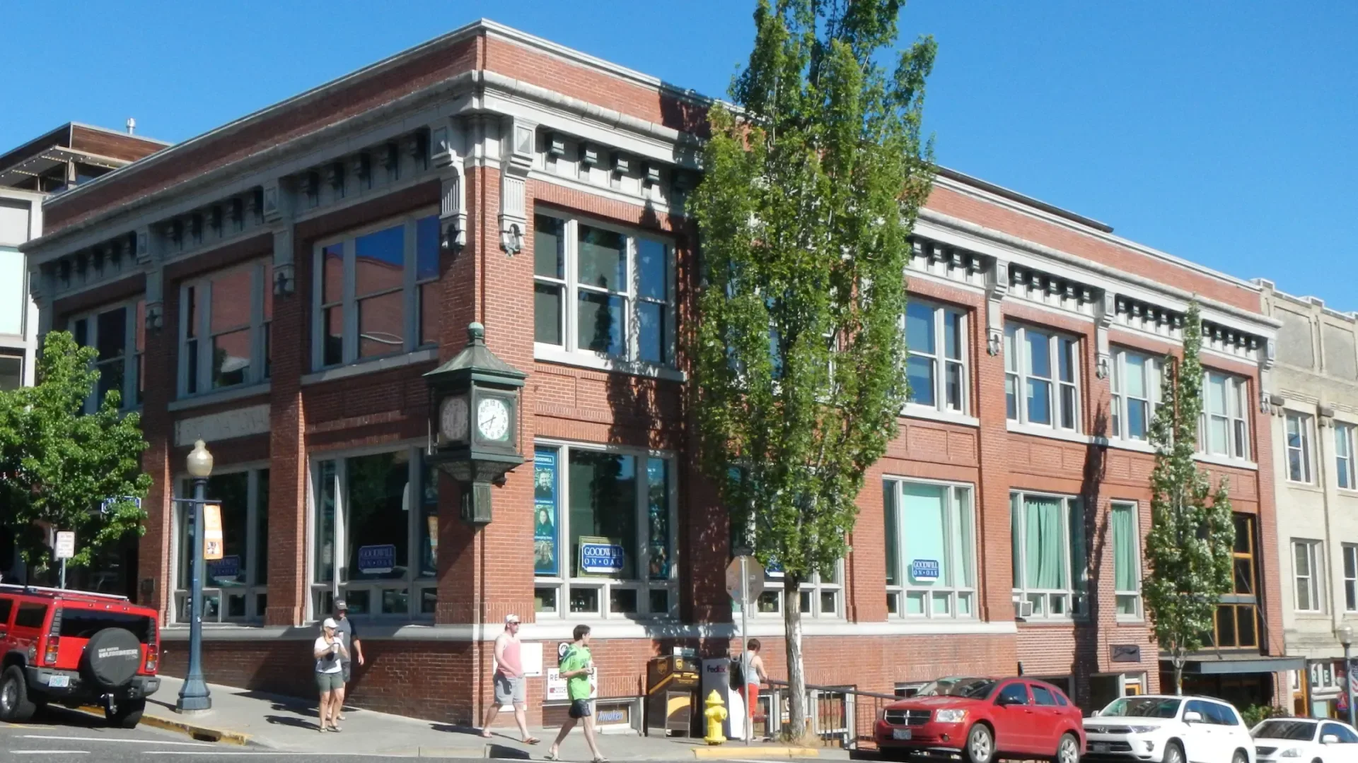 Hood River Oregon First National Bank Building.webp in Hood River Scavenger Hunt, OR