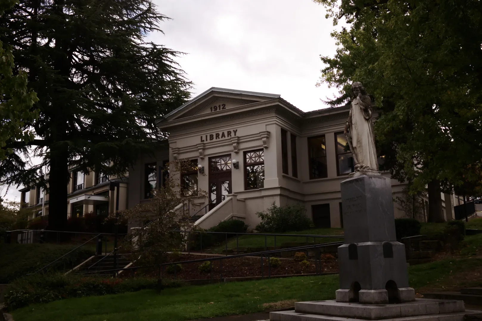 Ashland Library.jpg in Ashland Scavenger Hunt, OR