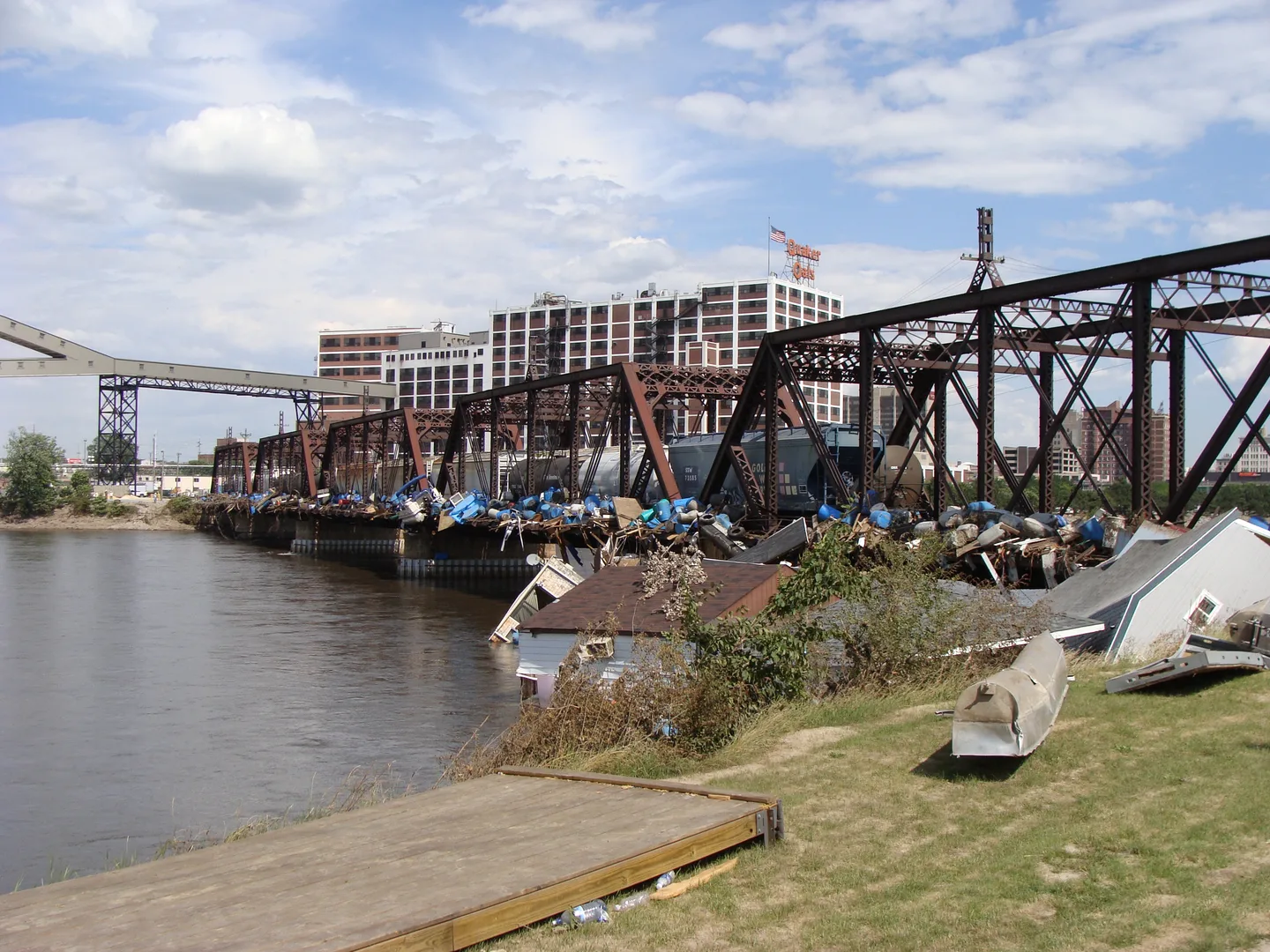 Railroad bridge wide 2, Cedar Rapids, June 22 2008.jpg in Cedar Rapids Scavenger Hunt, IA