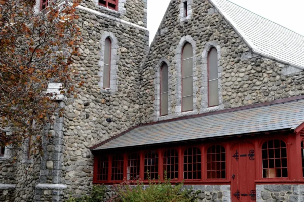 St. Thomas Episcopal Church NH front face with roof.jpg in Dover New Hampshire Scavenger Hunt, NH