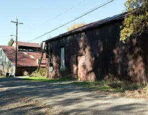 The Knight Foundry in Sutter Creek, California, a historic, water-powered cast-iron works, later abandoned LCCN2013633993.tif in Sutter Creek Scavenger Hunt