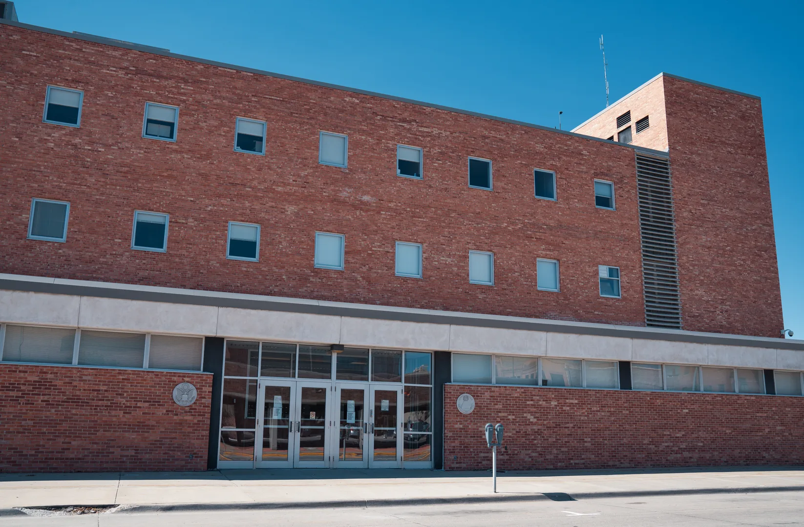 Federal Courthouse in Council Bluffs, Iowa (43888690550).jpg in Council Bluffs Scavenger Hunt, IA