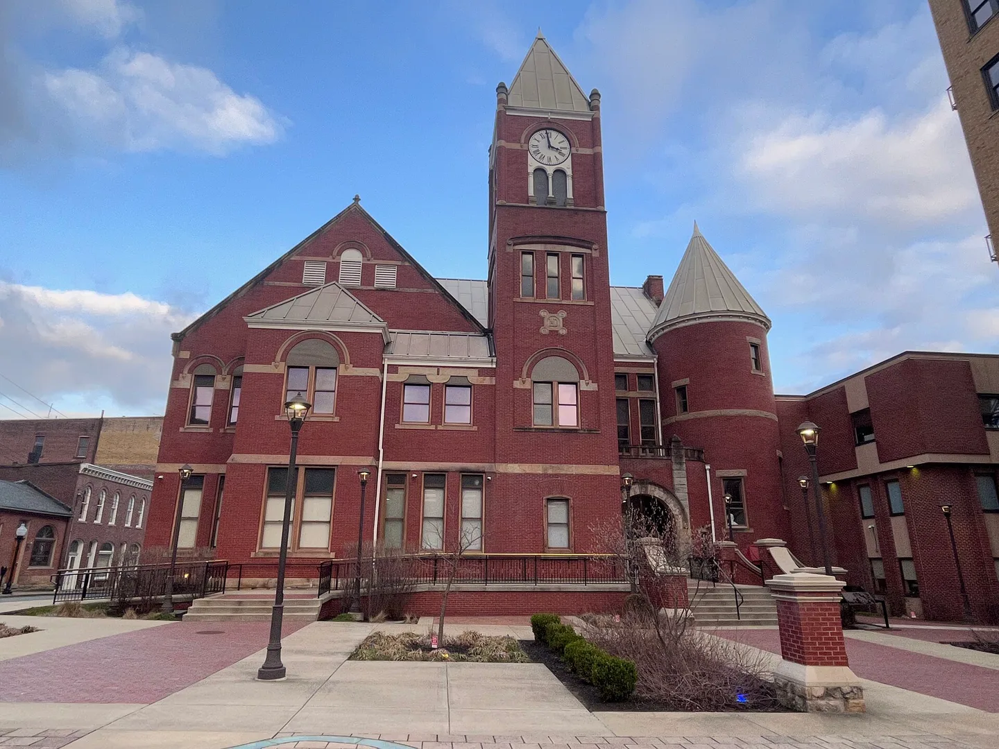 Monongalia County Courthouse (2023).jpg in Morgantown Scavenger Hunt, WV