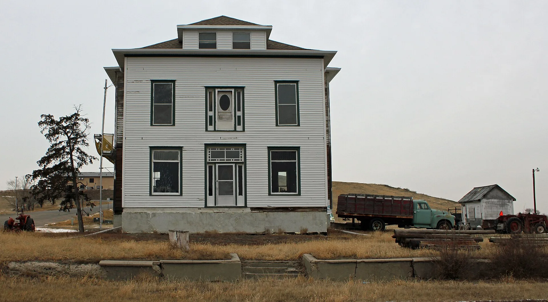 Old Fort Pierre School.JPG in Fort Pierre Scavenger Hunt, SD