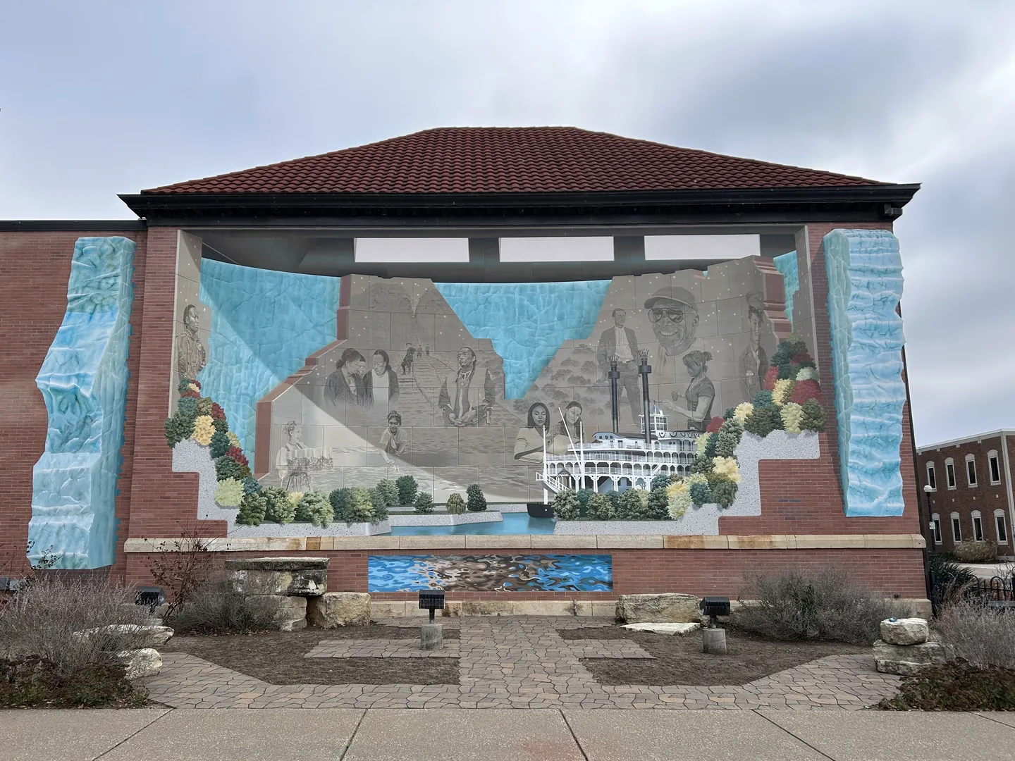 Confluence Mural La Crosse, WI.jpg in La Crosse Scavenger Hunt, WI