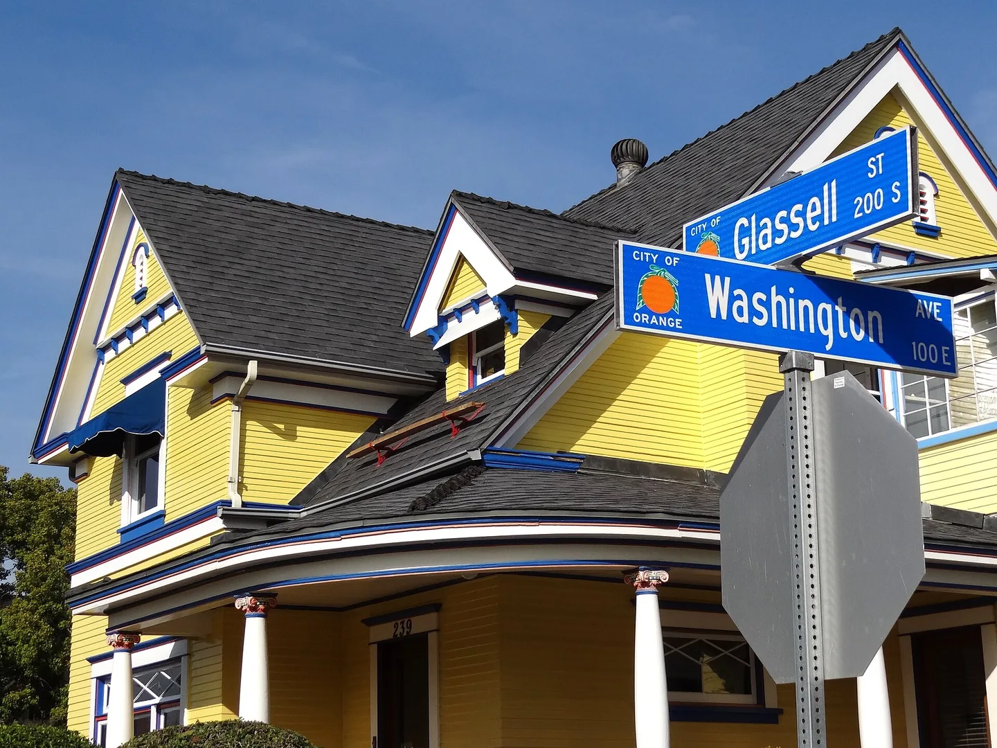 Architecture with Street Signs - Orange - California - USA (6773602122).jpg in Orange California Scavenger Hunt