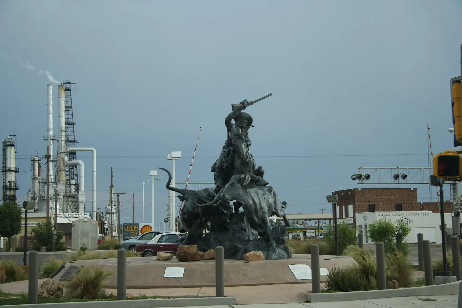 Denkmal in Artesia, New Mexico.jpg in Artesia Scavenger Hunt, NM