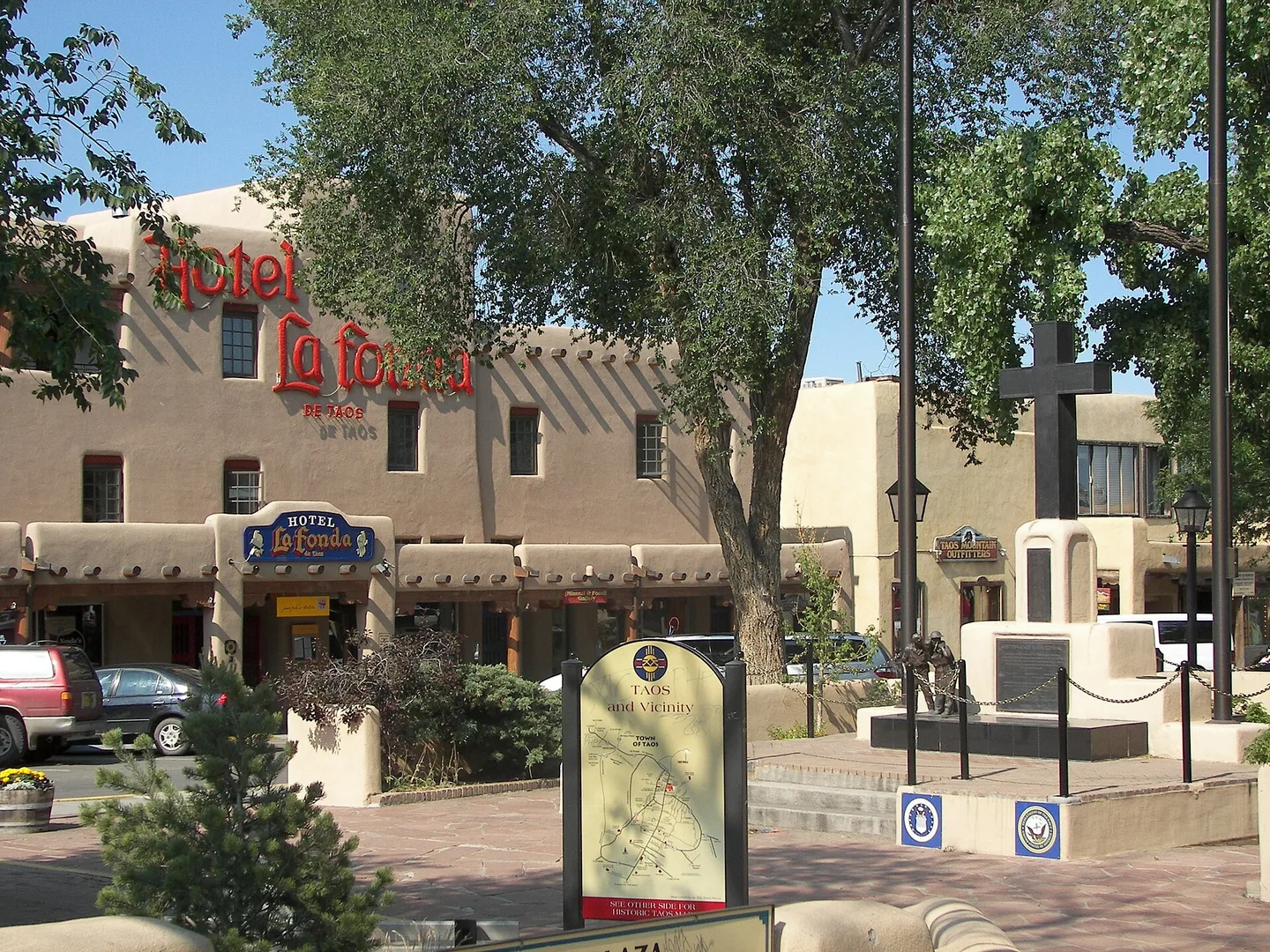 Taos plaza la fonda.jpg in Taos Scavenger Hunt, NM