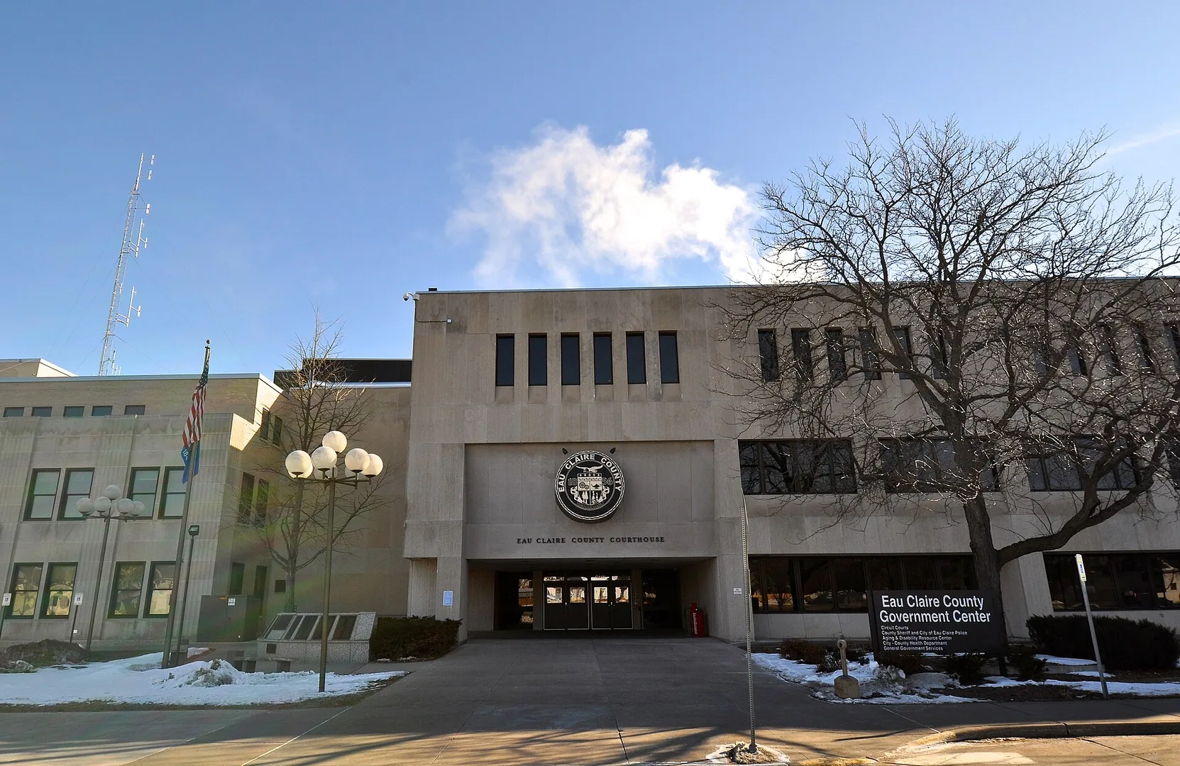 Eau Claire County Courthouse.JPG in Eau Claire Scavenger Hunt, WI
