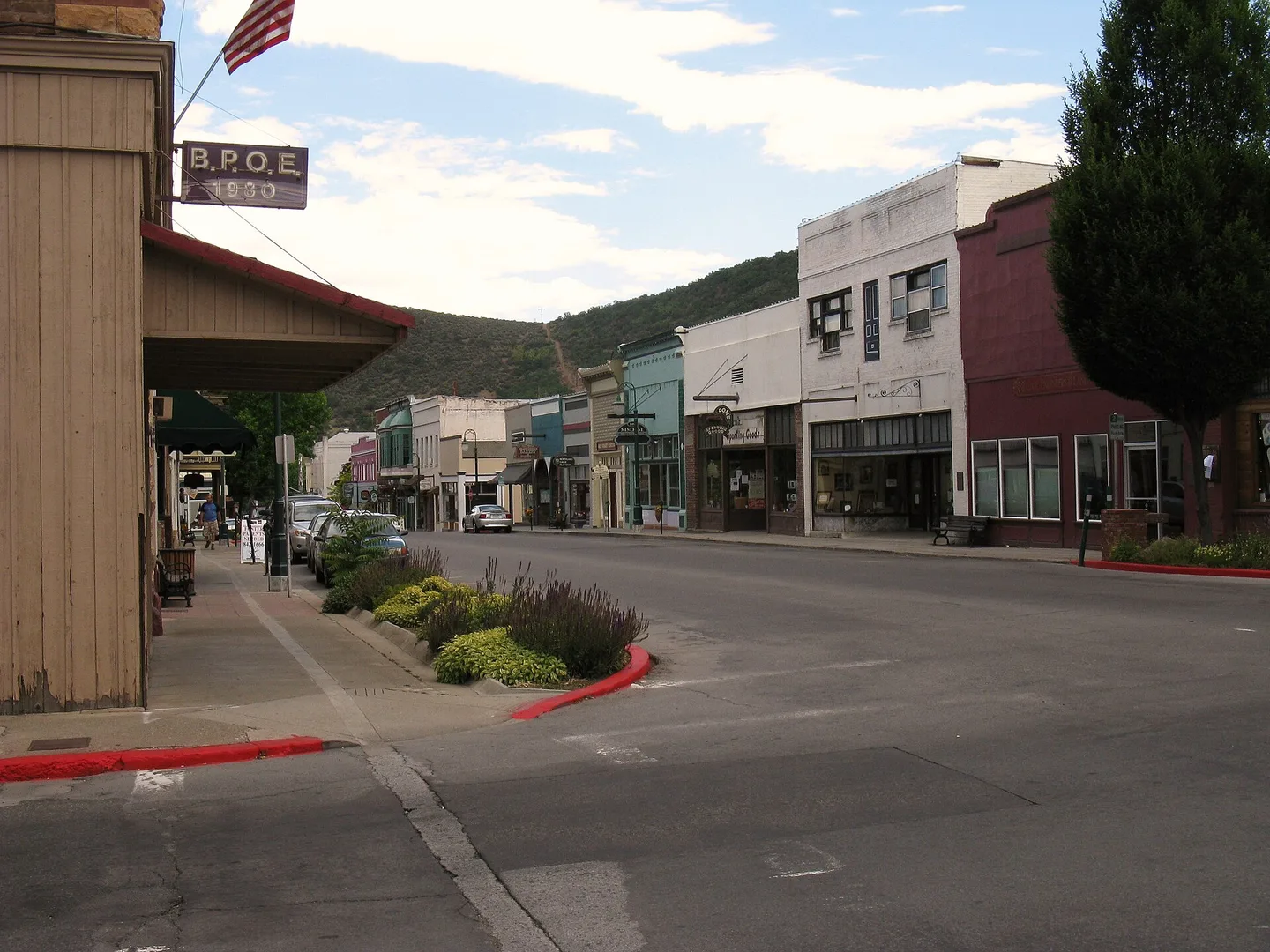 West Miner Street in Yreka, CA.JPG in Yreka Scavenger Hunt
