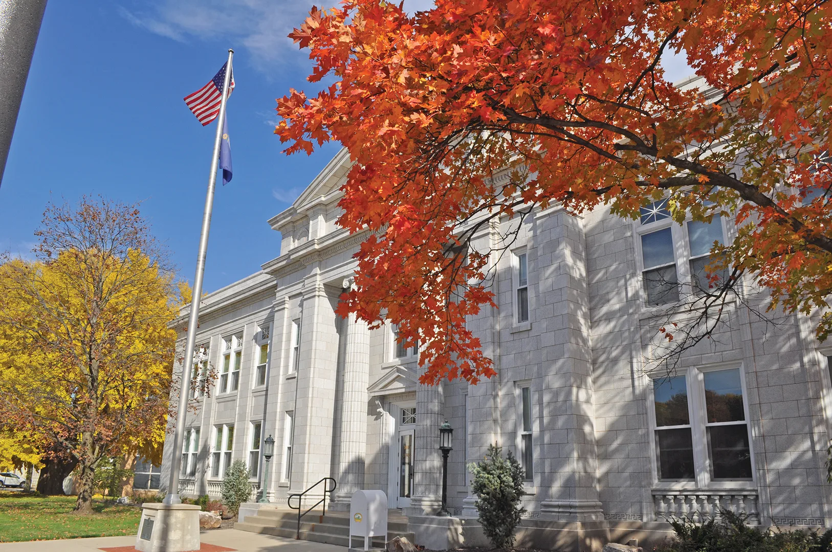 Leavenworth City Hall fall leaves.jpg in Leavenworth Scavenger Hunt, KS